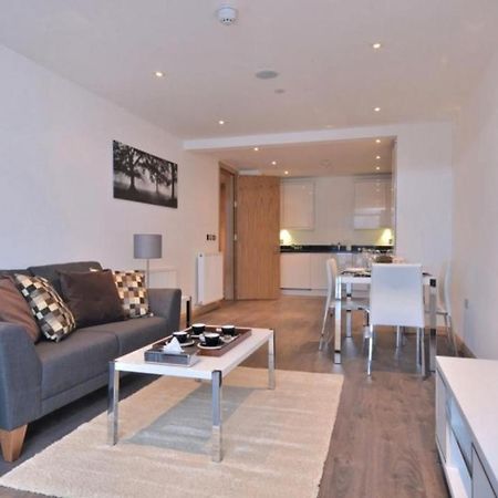 Large 2 Bedroom Apartment London Canary Wharf With Great Transport Links Exterior photo