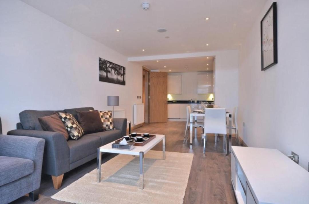 Large 2 Bedroom Apartment London Canary Wharf With Great Transport Links Exterior photo